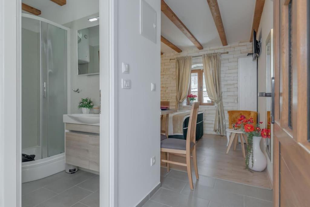 Diva 1,Stylish Old Town Studio Apartment Near Beach Сплит Екстериор снимка