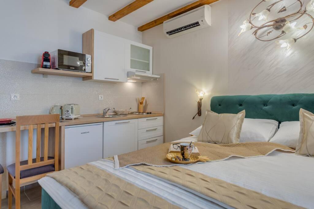 Diva 1,Stylish Old Town Studio Apartment Near Beach Сплит Екстериор снимка